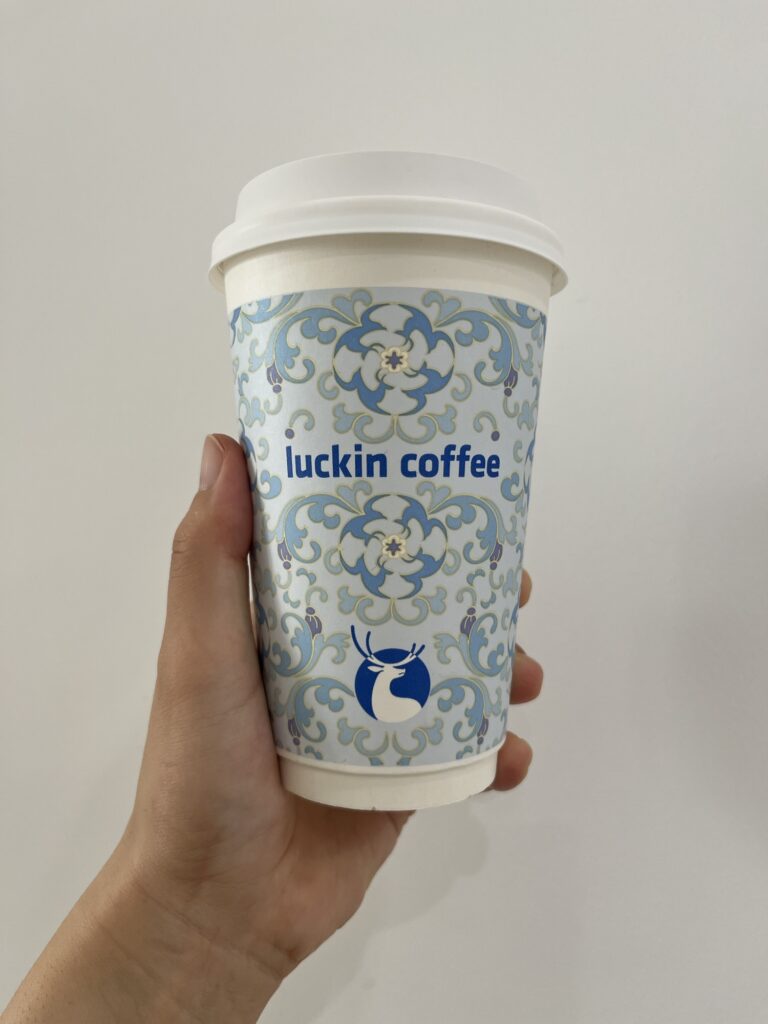 コーヒーの紙コップ