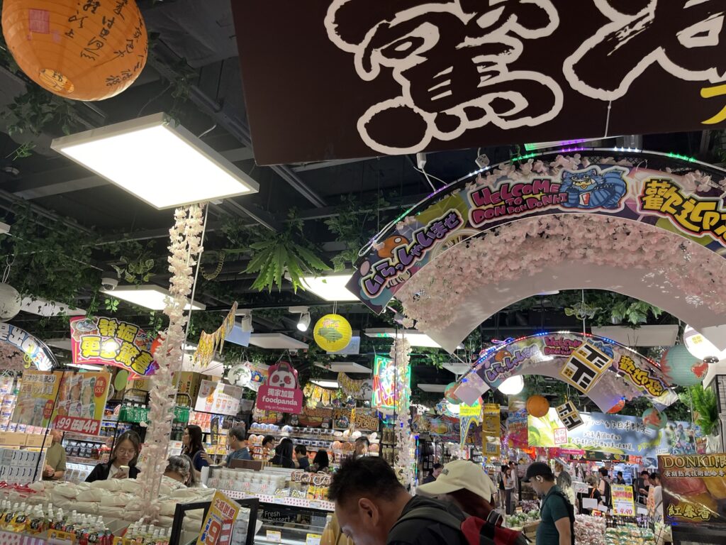 香港のドンキホーテの店内
