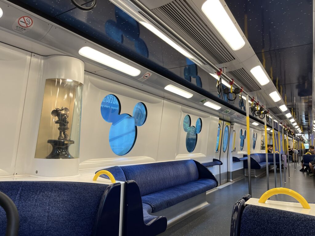 香港MTRディズニー線の車両内観