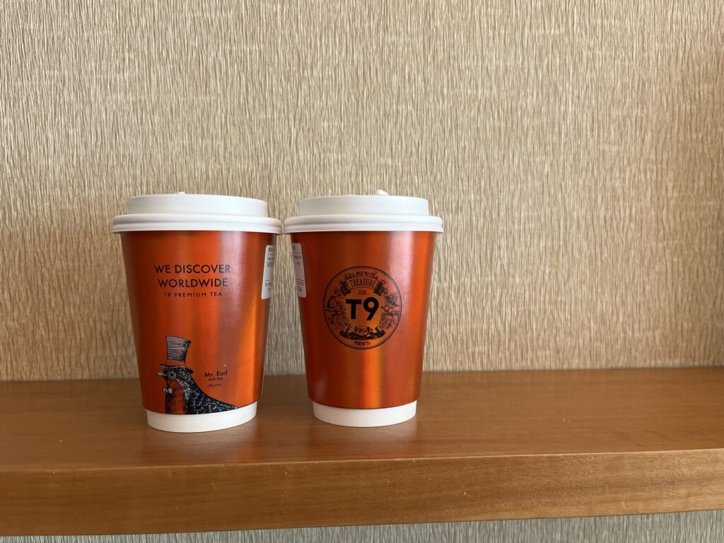 コーヒーの紙コップ