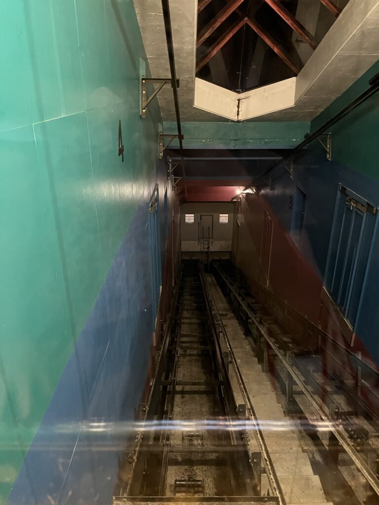室内用ケーブルカー